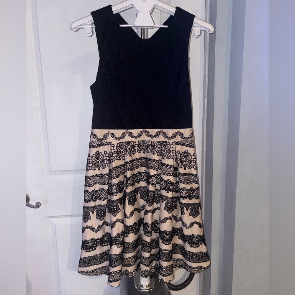 Elle Black and Cream Lace Midi Dress - sz12 (P25)